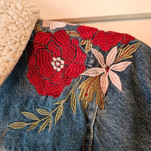 Love Tree Denim Medium Sherpa Lined Denim Jacket Embroidered Trucker Floral - Picture 5 of 15